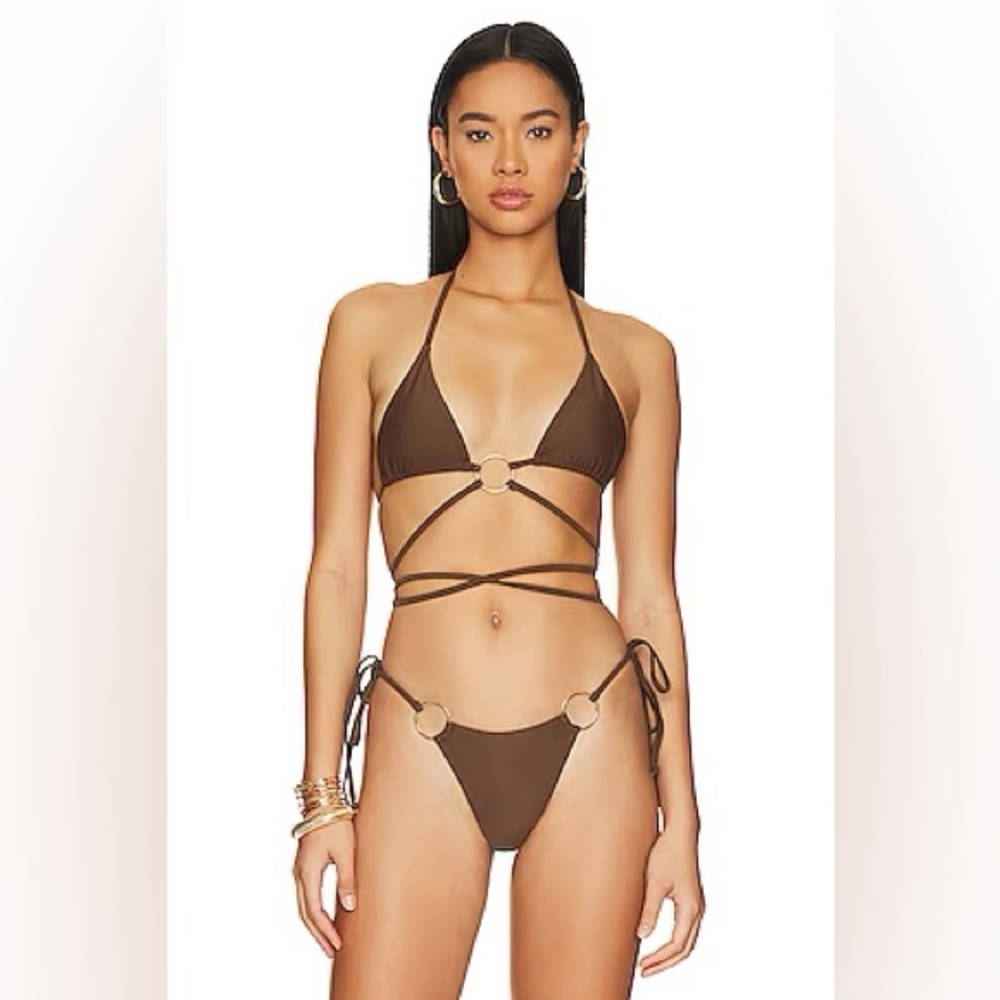 Milada O Ring Bikini Top in Brown
superdown
Color:Brown - like new